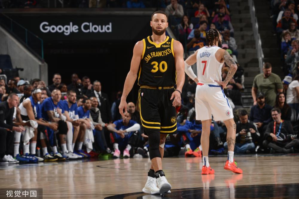 更反映出足 更反映出足